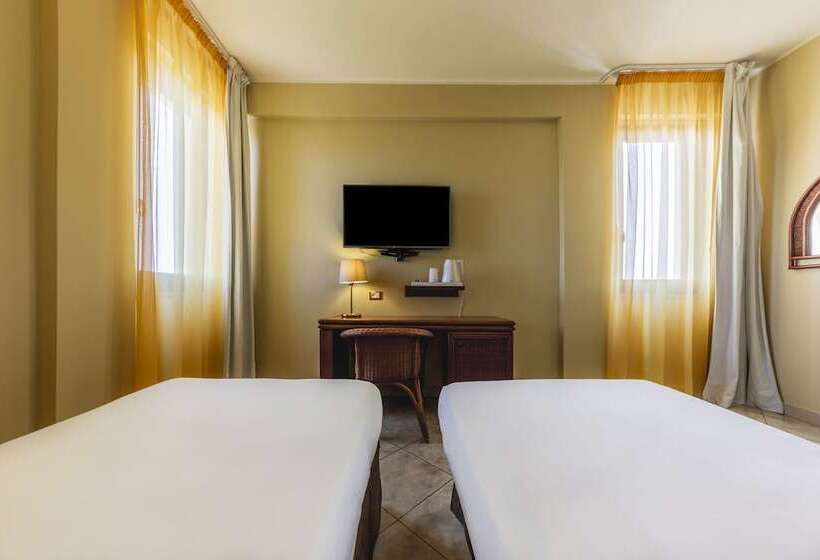 クラシックルーム, Ara Solis