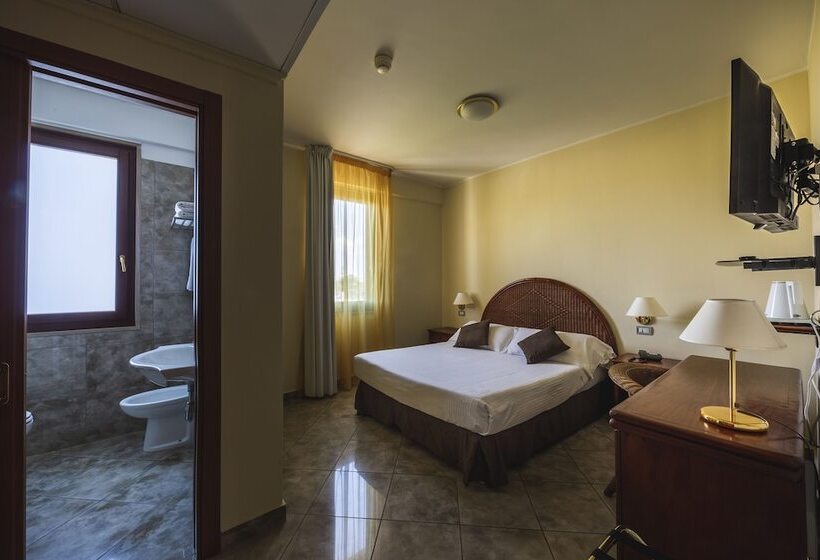 クラシックルーム, Ara Solis