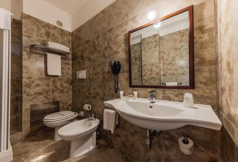 クラシックシングルルーム, Ara Solis