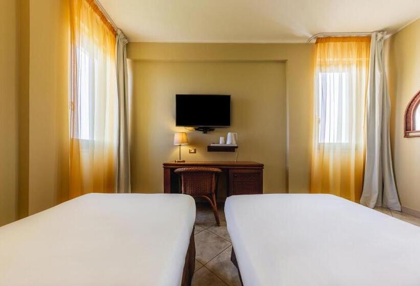 クラシックルーム, Ara Solis