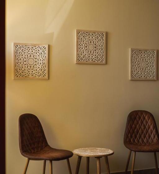 オーシャンビュージュニアスイート, Ara Solis