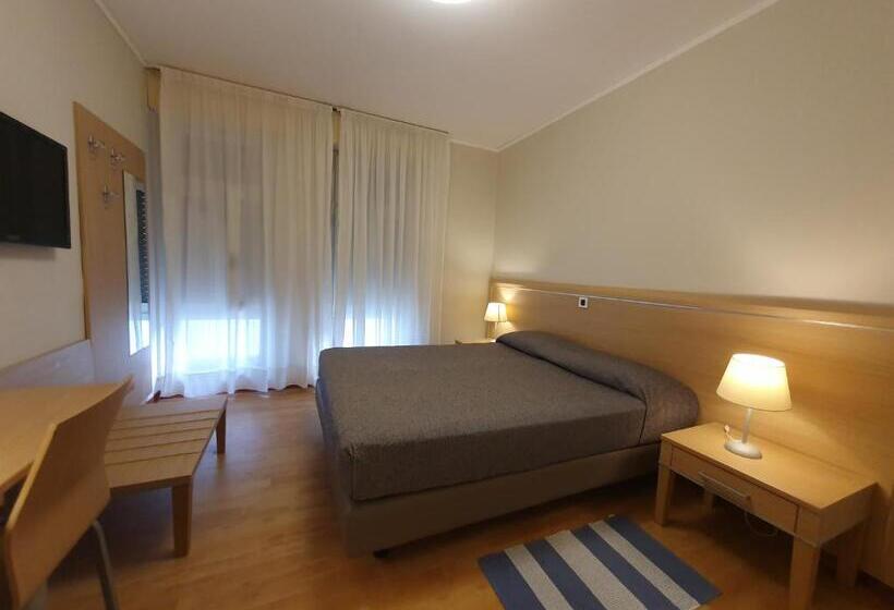 חדר קלאסי לארבעה, Eurovil Garni