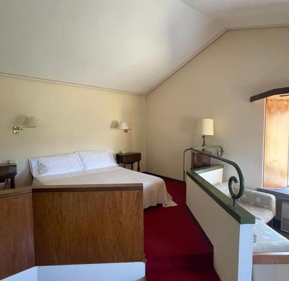 חדר סטנדרט לשלושה, Gattapone