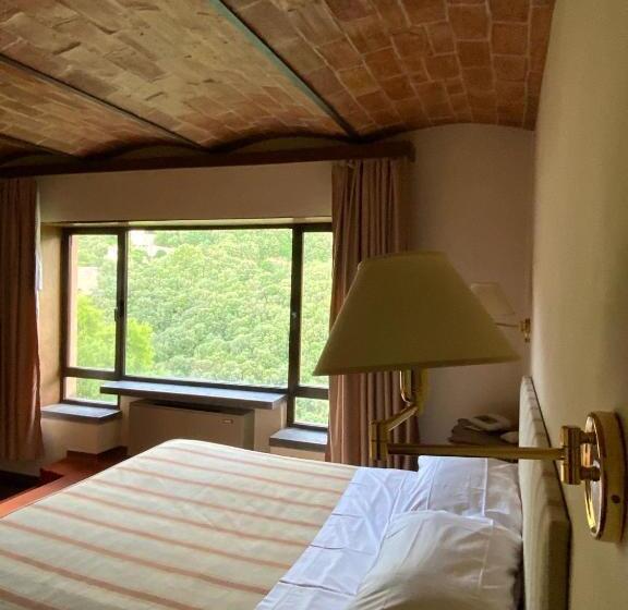 חדר סופריור, Gattapone