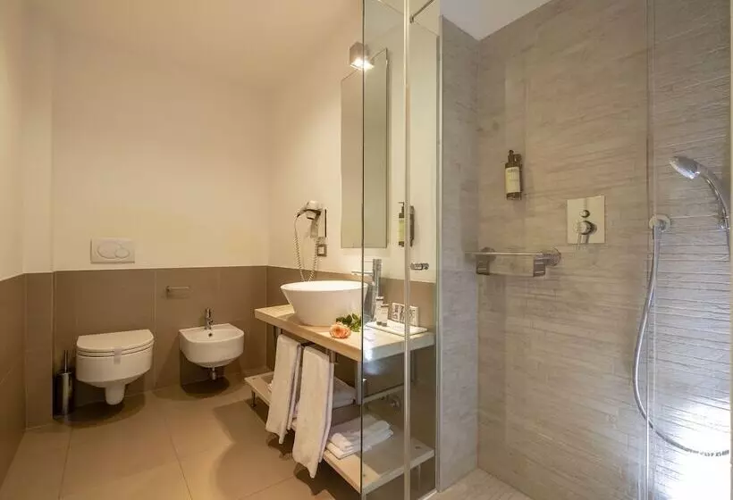 سوییت لوکس, Le Rose Suite