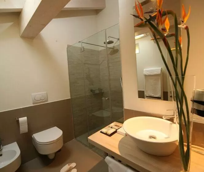 سوییت لوکس, Le Rose Suite