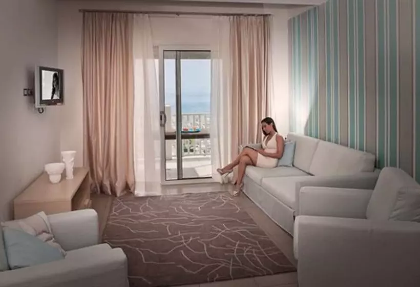 سوییت لوکس, Le Rose Suite