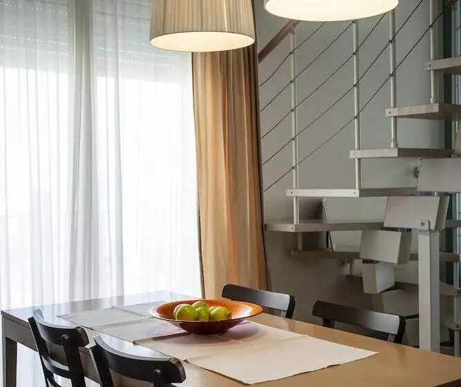 سوییت لوکس, Le Rose Suite