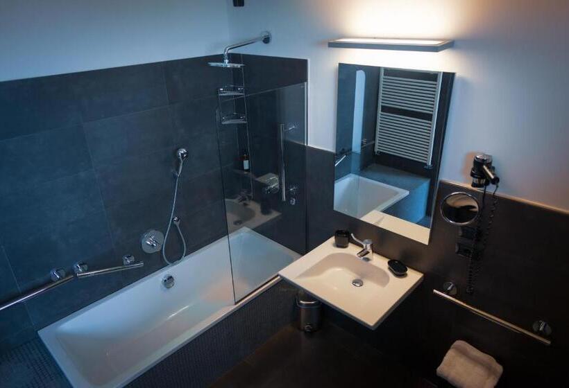 جناح جونيور مطلّ علي البحر, Lungomare