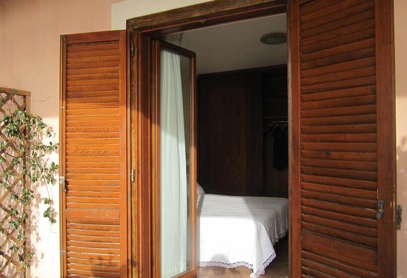 اتاق استاندارد با چشمانداز باغ, Martino