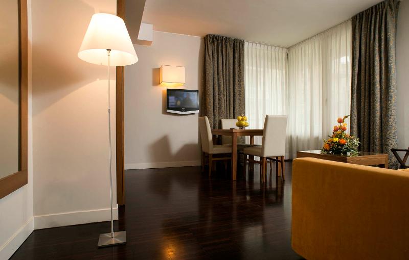 سوییت, National