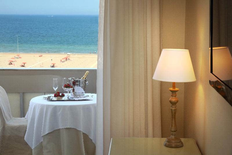 اتاق لوکس, National