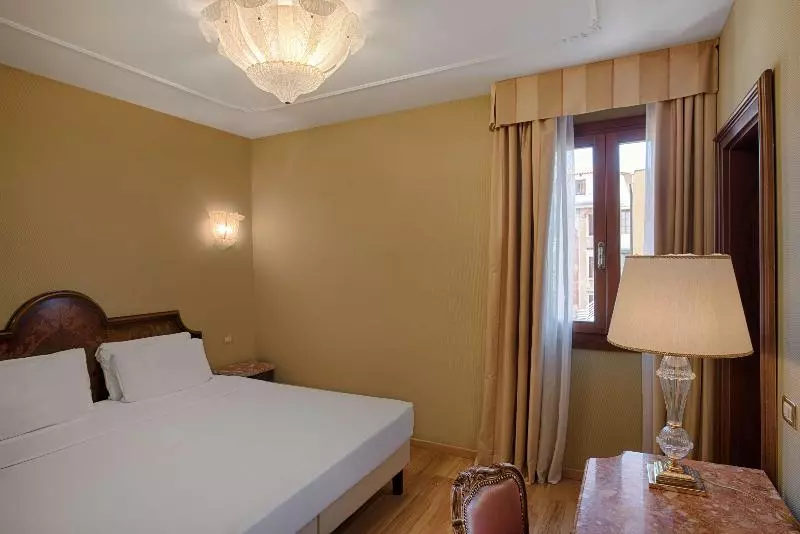اتاق استاندارد, NH Venezia Santa Lucia