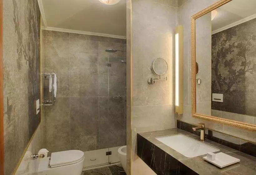 Premium room with view, NH Venezia Santa Lucia