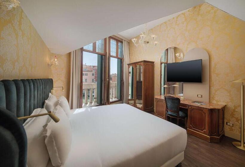 Premium room with view, NH Venezia Santa Lucia