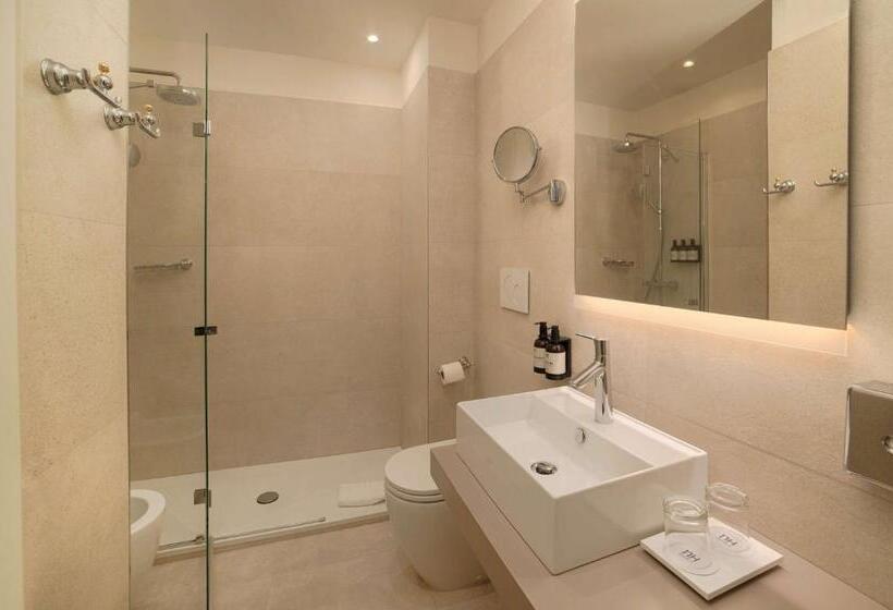 اتاق سوپریور با چشم‌انداز, NH Venezia Santa Lucia