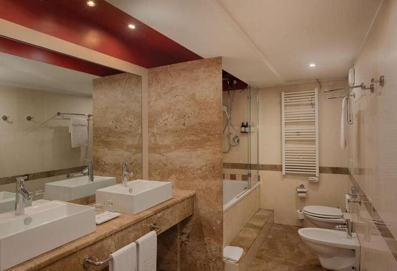 اتاق سوپریور با چشم‌انداز, NH Venezia Santa Lucia