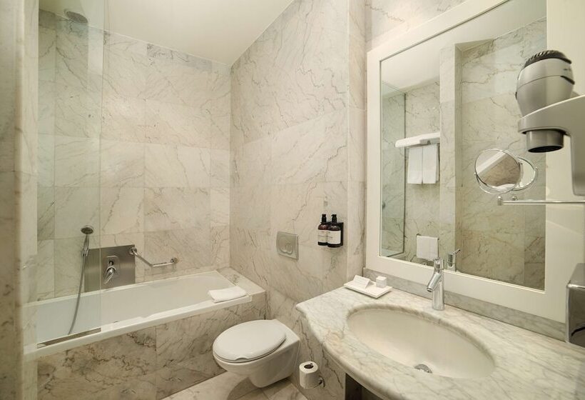 اتاق سوپریور با چشم‌انداز, NH Venezia Santa Lucia