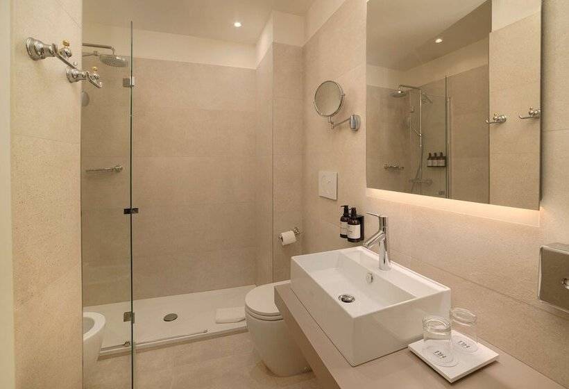 اتاق سوپریور با چشم‌انداز, NH Venezia Santa Lucia