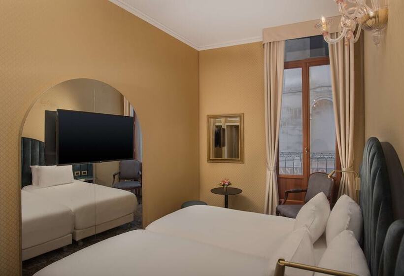 اتاق سوپریور با چشم‌انداز, NH Venezia Santa Lucia