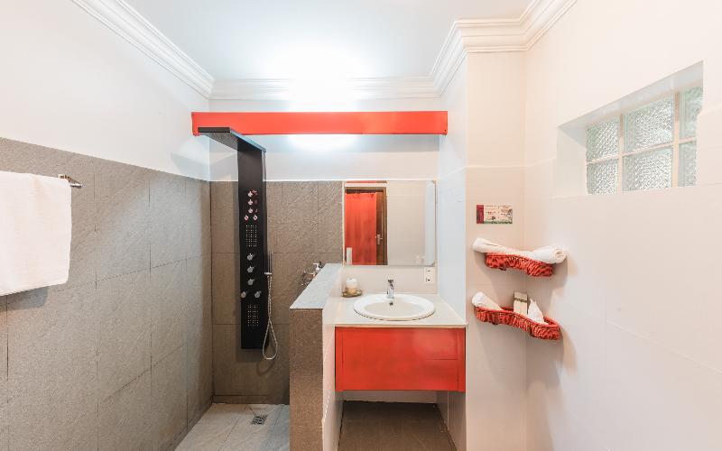 اتاق سه نفره دلوکس با چشم‌انداز استخر, Pavillon Indochine Boutique