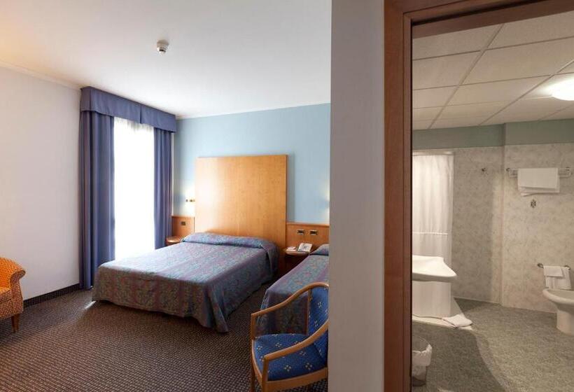Номер Стандарт Трехместный, Unaway Hotel Occhiobello