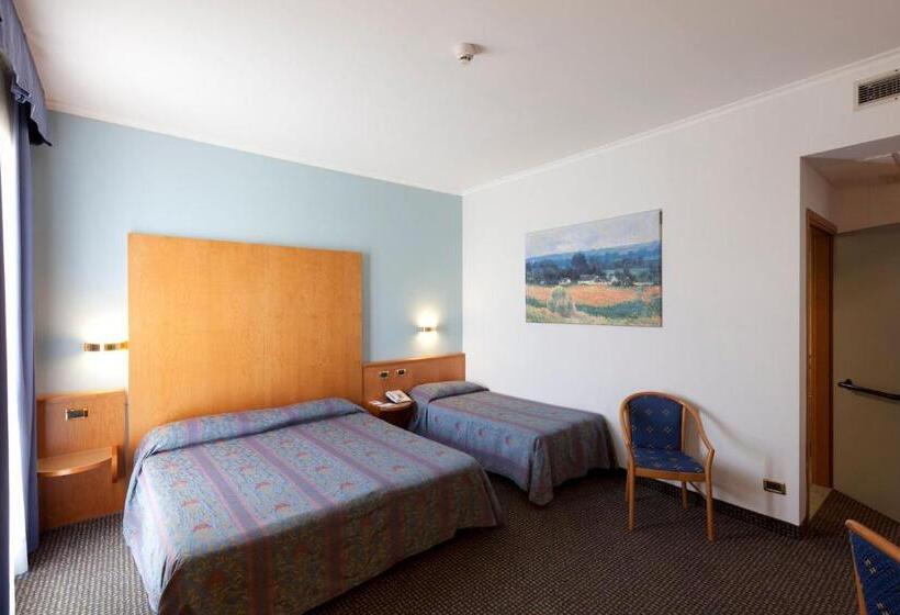 Номер Стандарт Трехместный, Unaway Hotel Occhiobello