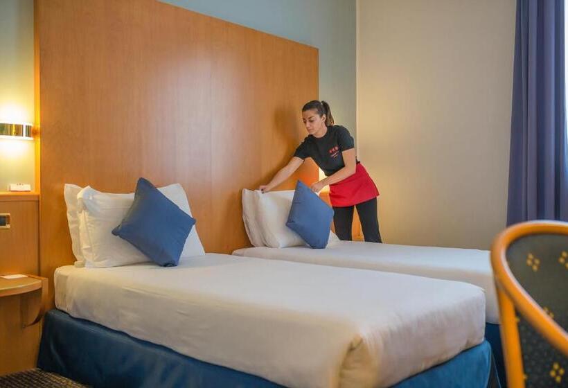 Номер Стандарт Трехместный, Unaway Hotel Occhiobello