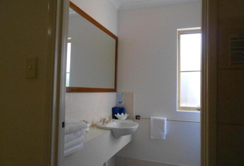 غرفة عائلية, Augusta S Georgiana Molloy Motel