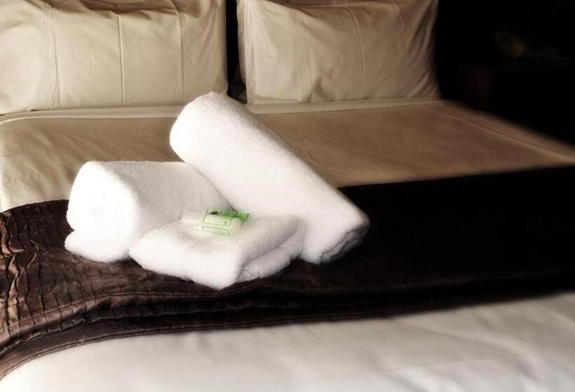 סטודיו דלוקס, Eltham Motor Inn