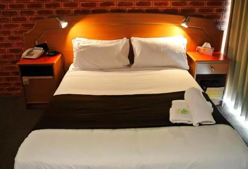 デラックススタジオ, Eltham Motor Inn