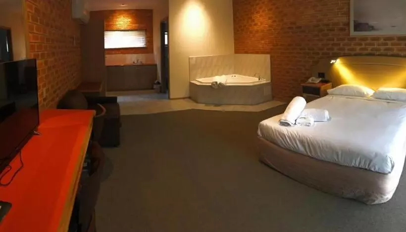 デラックススタジオ, Eltham Motor Inn