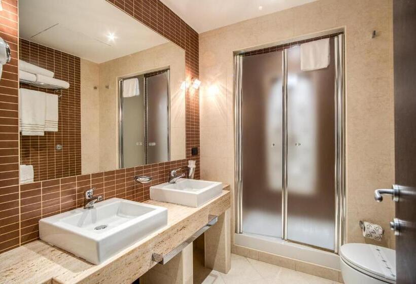 Fyrbädds Standardrum, Everest Inn Rome