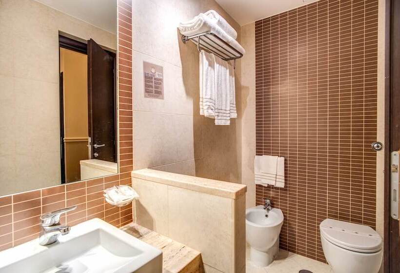 Standaard Vierpersoonskamer, Everest Inn Rome