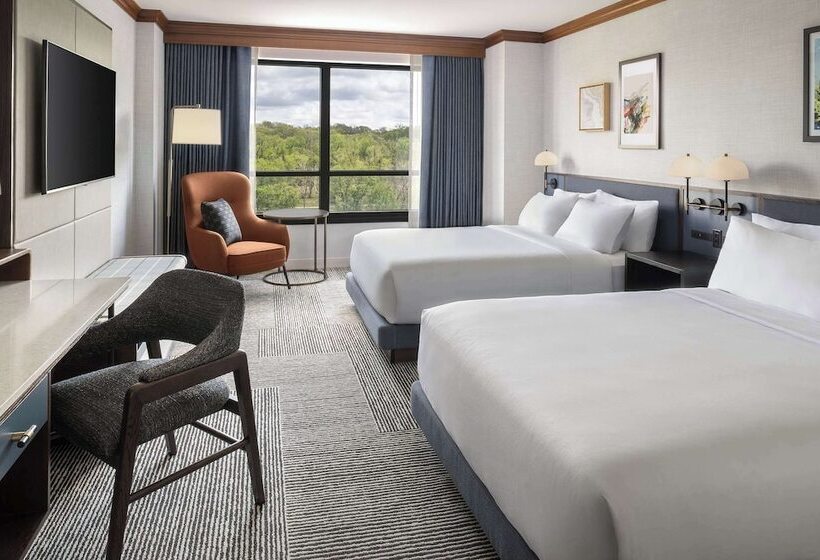 غرفه قياسيه سريرين مزدوجين, Hyatt Regency Coralville