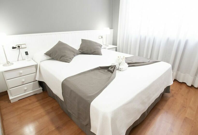 스탠다드 룸, Isabel De Segura