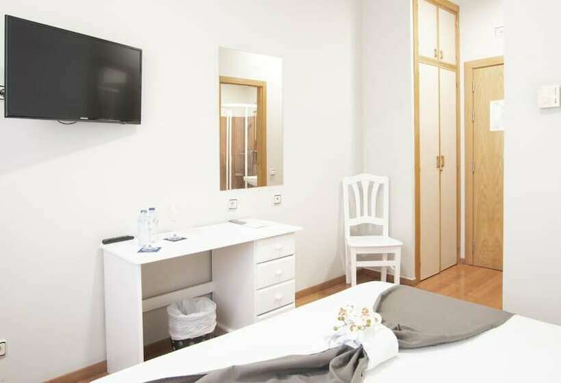 스탠다드 룸, Isabel De Segura