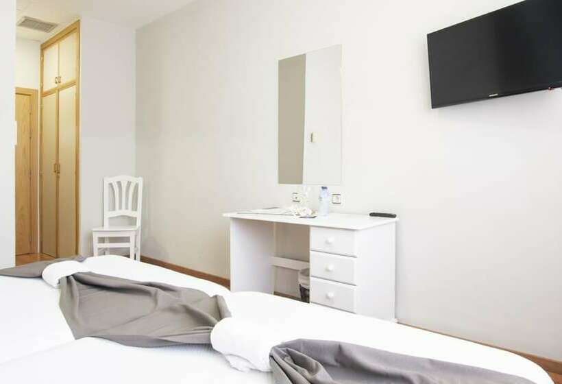 스탠다드 룸, Isabel De Segura