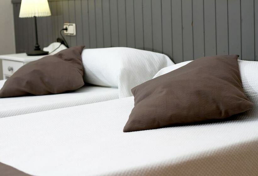 스탠다드 룸, Isabel De Segura