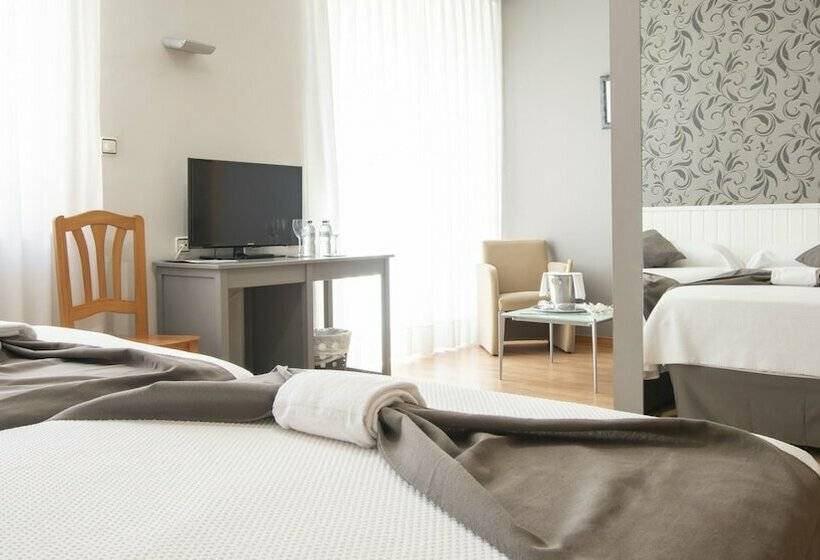 수피리어 룸, Isabel De Segura