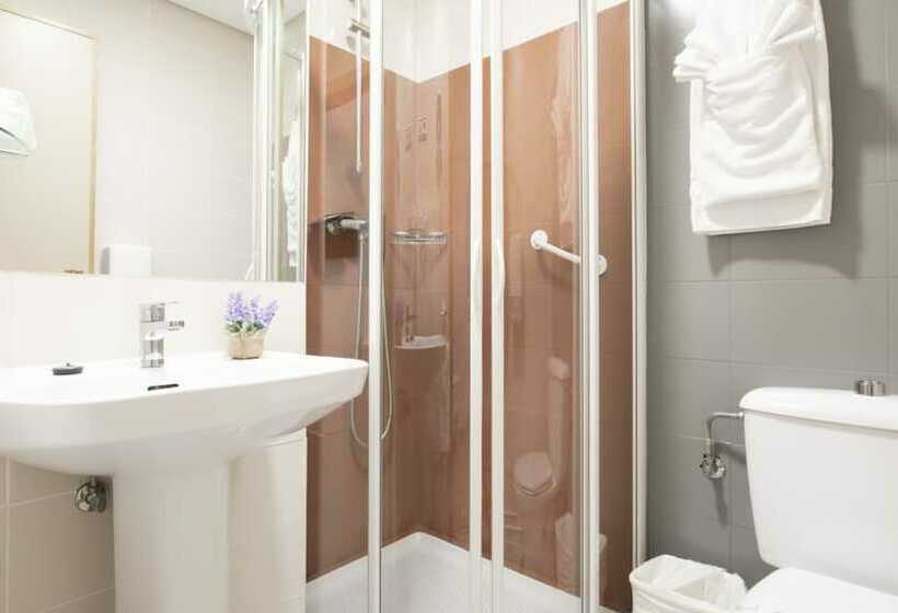 스탠다드 싱글 룸, Isabel De Segura