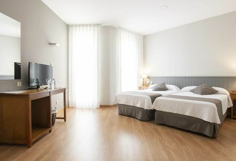 4인용 스탠다드 룸, Isabel De Segura