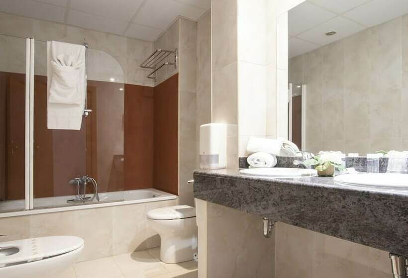 4인용 스탠다드 룸, Isabel De Segura