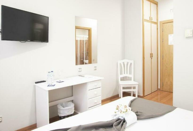 스탠다드 룸, Isabel De Segura