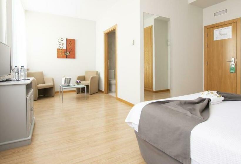 수피리어 룸, Isabel De Segura