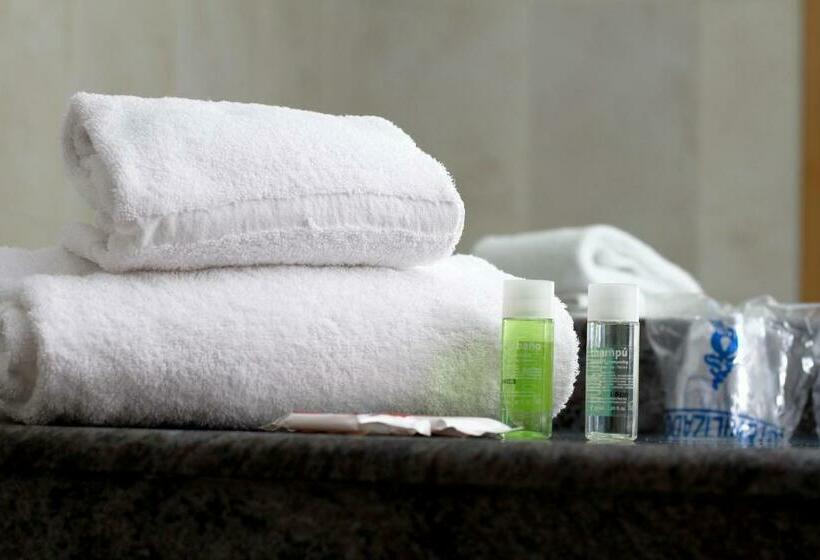 수피리어 룸, Isabel De Segura