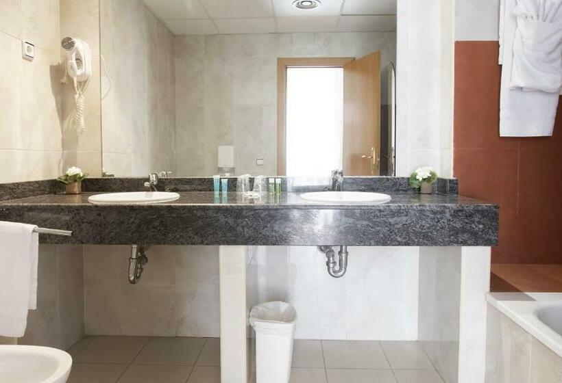 수피리어 룸, Isabel De Segura