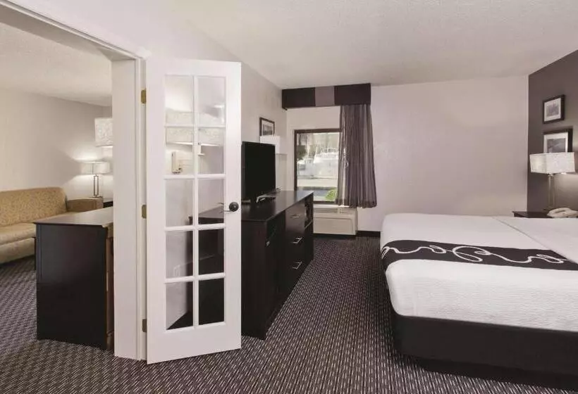 キングサイズベッドのスイートルーム, La Quinta By Wyndham Charleston Riverview