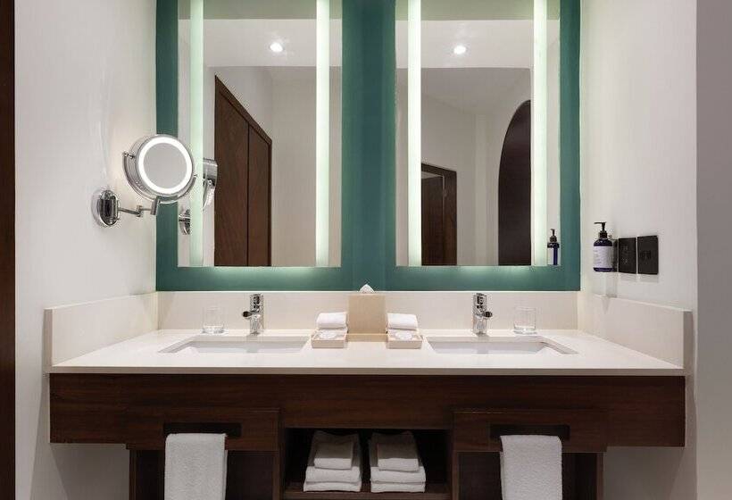 سوییت جونیور با چشم‌انداز دریا, Hilton Playa Del Carmen, An All Inclusive Adult Only Resort