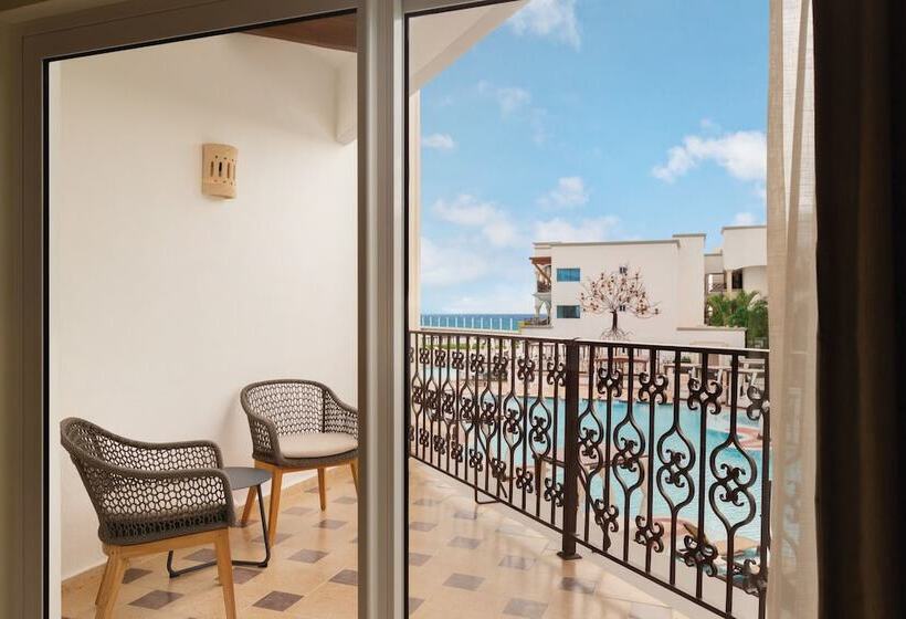 سوییت جونیور با چشم‌انداز دریا, Hilton Playa Del Carmen, An All Inclusive Adult Only Resort